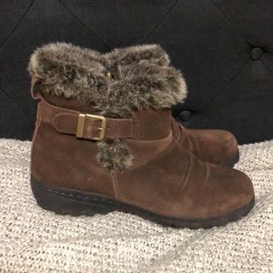 Khombu ankle booties